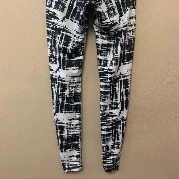 Buffbunny Rebel Leggings in Triggered Black and White Pattern Size XS - Picture 8 of 11